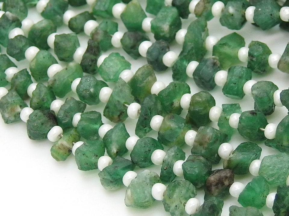 Natural Emerald Rough Bead Chips Uncut Nugget Loose Raw 10 Inch Strand 5X2MM Wholesale Price Gemstone New Arrival RB6